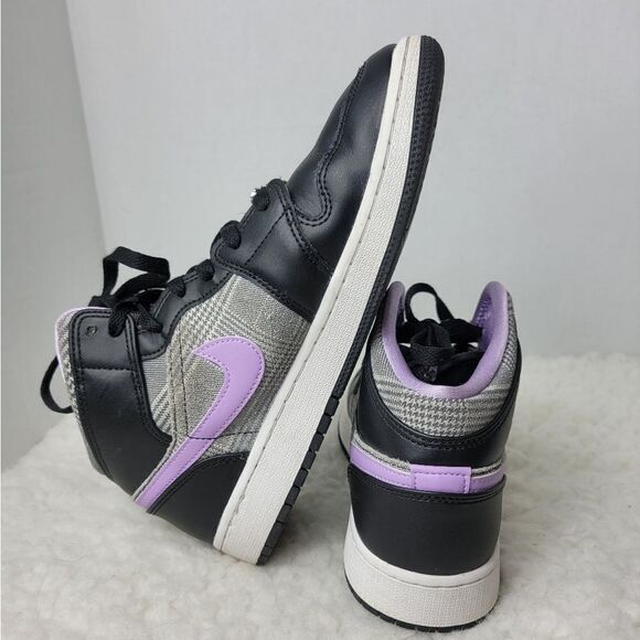 Nike Air Jordan 1 Mid SE Lilac Plaid GS Size 6.5Y (8W) DC7226-015 - Picture 4 of 9